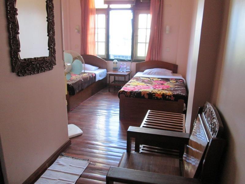 Gold Star Hotel Nyaung Shwe Esterno foto