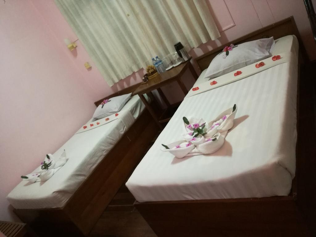 Gold Star Hotel Nyaung Shwe Esterno foto