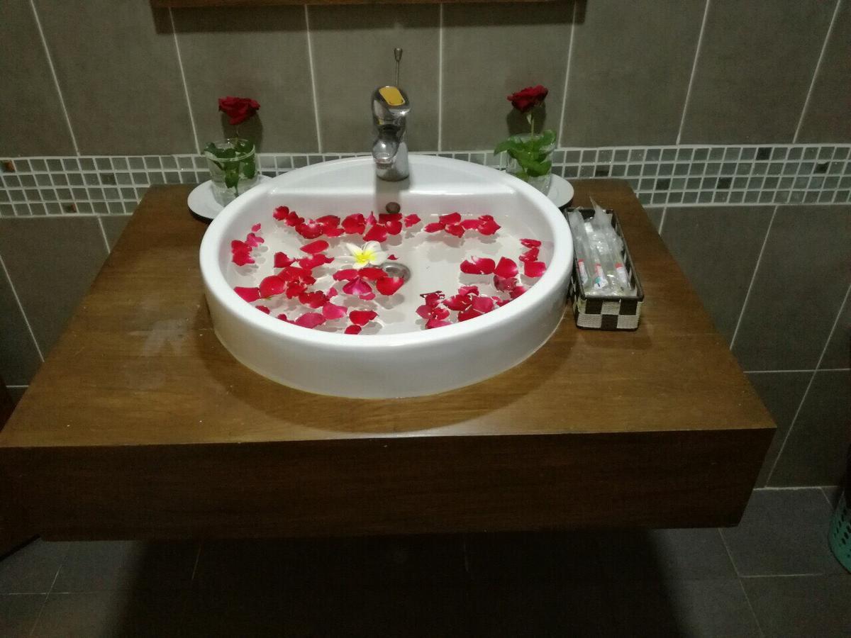 Gold Star Hotel Nyaung Shwe Esterno foto