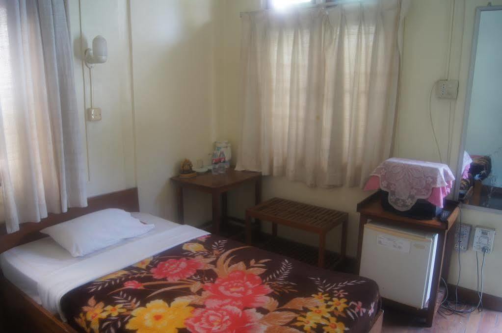 Gold Star Hotel Nyaung Shwe Esterno foto