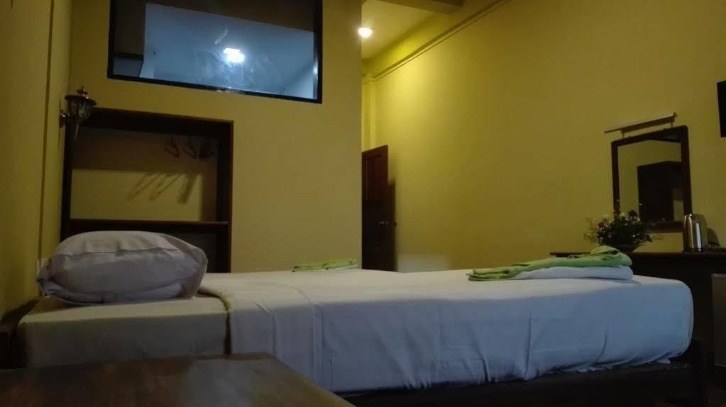 Gold Star Hotel Nyaung Shwe Esterno foto