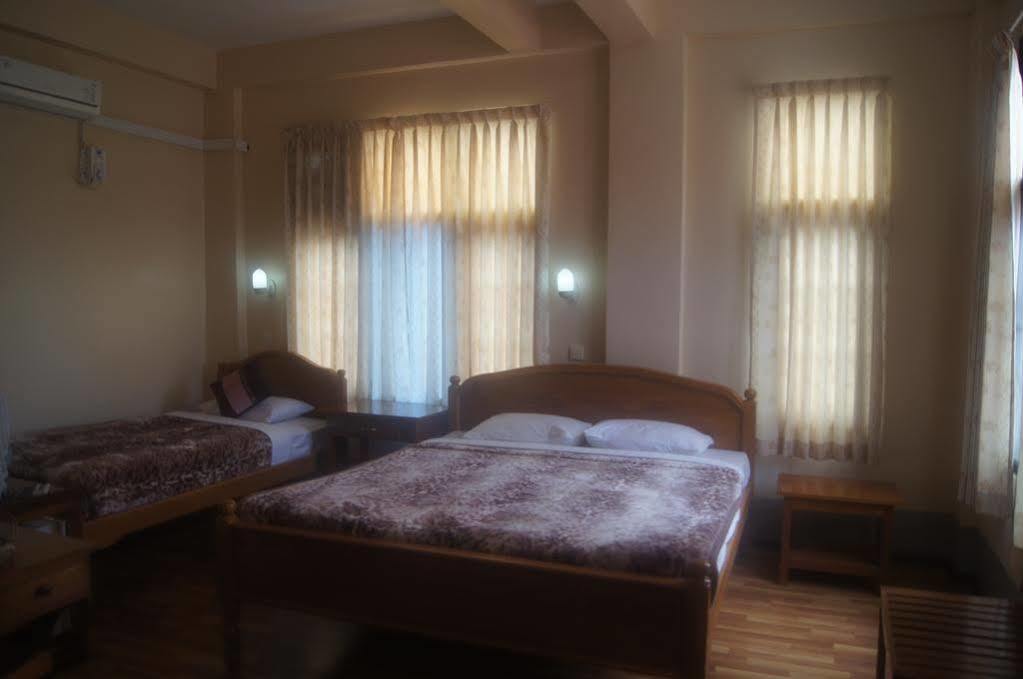 Gold Star Hotel Nyaung Shwe Esterno foto