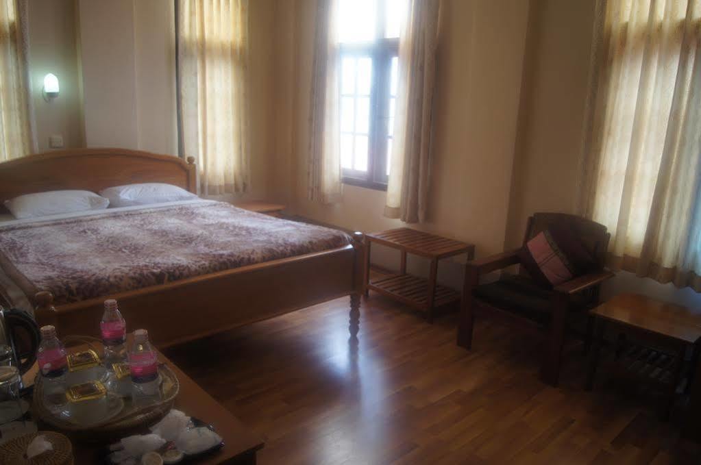 Gold Star Hotel Nyaung Shwe Esterno foto