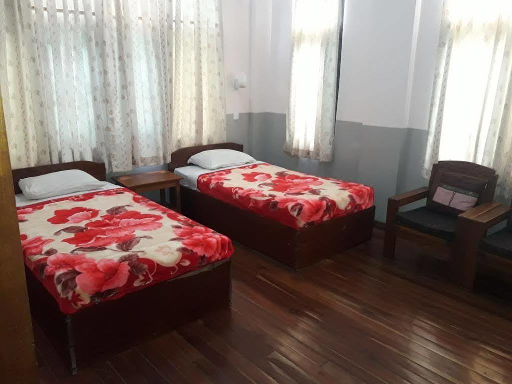 Gold Star Hotel Nyaung Shwe Esterno foto