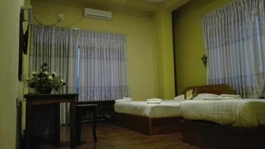 Gold Star Hotel Nyaung Shwe Esterno foto