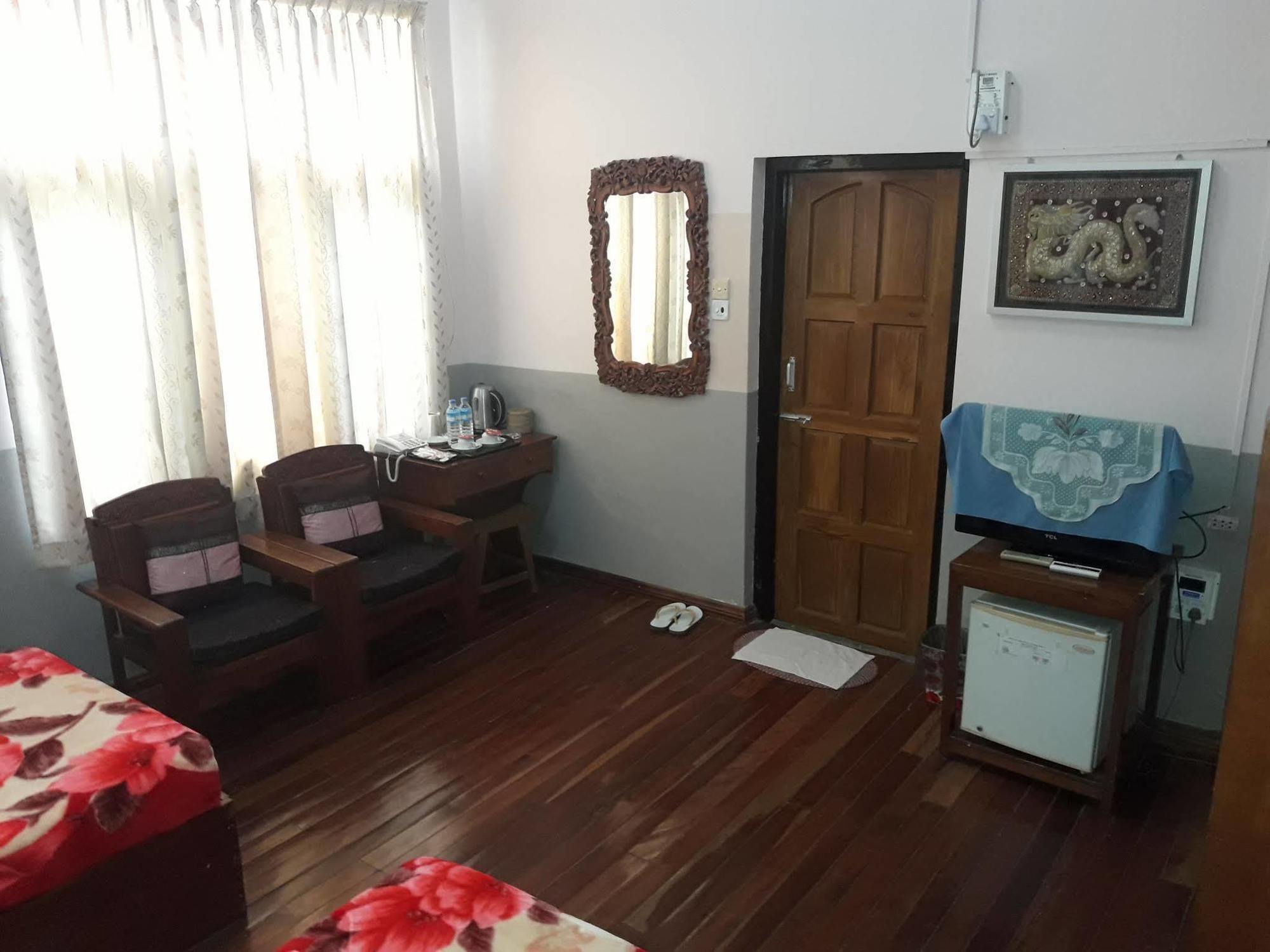 Gold Star Hotel Nyaung Shwe Esterno foto