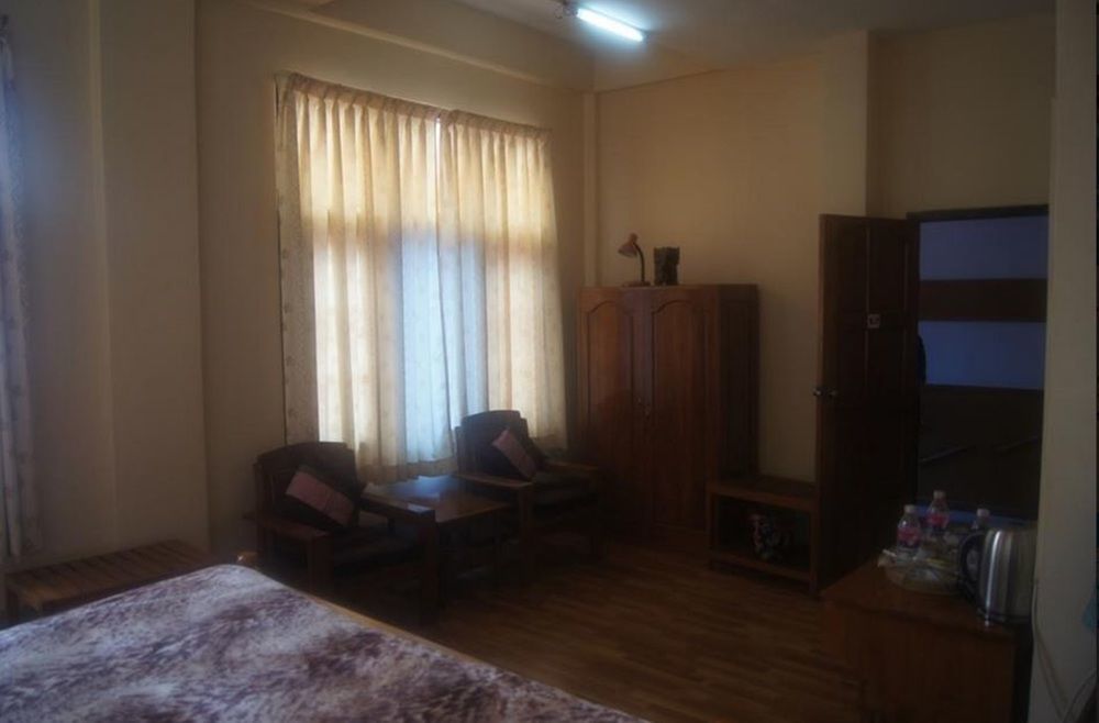Gold Star Hotel Nyaung Shwe Esterno foto