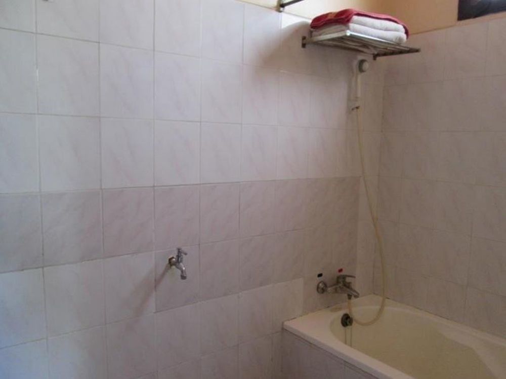 Gold Star Hotel Nyaung Shwe Esterno foto